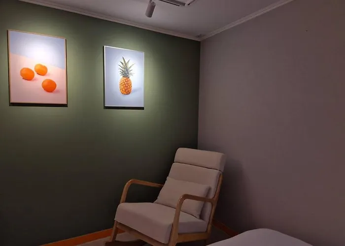 Gasthof Hongik Hot Place - Hongdae Yeonnam - Yeontrural Park 2 Min - Cozy Space Emotional - Dining Table For 8 People *