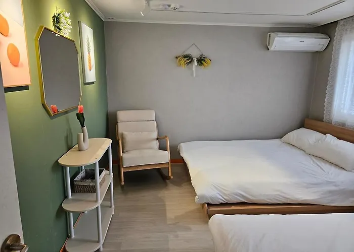 Hongik Hot Place - Hongdae Yeonnam - Yeontrural Park 2 Min - Cozy Space Emotional - Dining Table For 8 People Gasthof