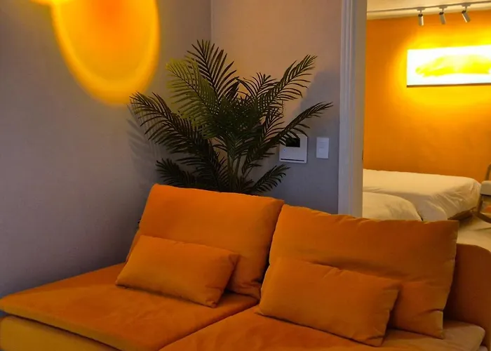 Hongik Hot Place - Hongdae Yeonnam - Yeontrural Park 2 Min - Cozy Space Emotional - Dining Table For 8 People Gasthof