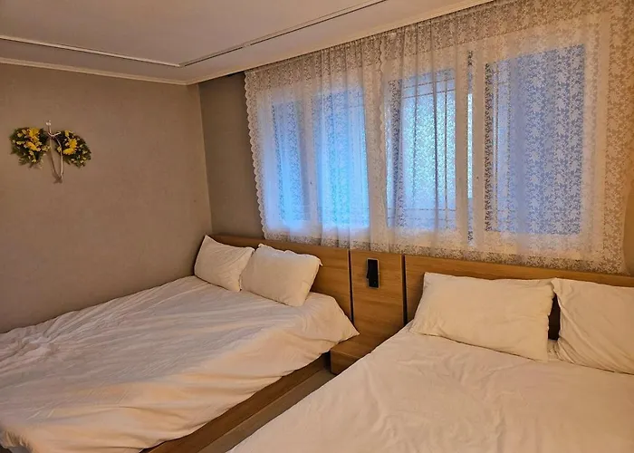 Hongik Hot Place - Hongdae Yeonnam - Yeontrural Park 2 Min - Cozy Space Emotional - Dining Table For 8 People Gasthof *