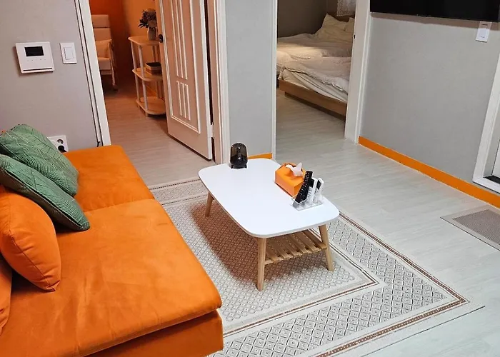 Gasthof Hongik Hot Place - Hongdae Yeonnam - Yeontrural Park 2 Min - Cozy Space Emotional - Dining Table For 8 People Seoul
