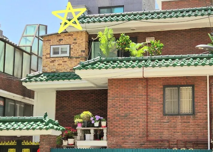 Hongik Hot Place - Hongdae Yeonnam - Yeontrural Park 2 Min - Cozy Space Emotional - Dining Table For 8 People