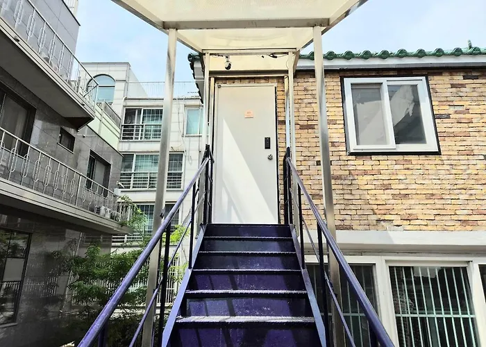 Hongik Hot Place - Hongdae Yeonnam - Yeontrural Park 2 Min - Cozy Space Emotional - Dining Table For 8 People Gasthof
