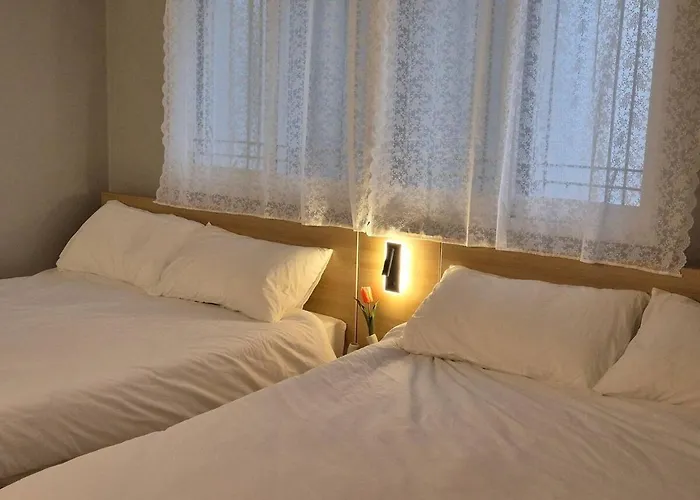 Hongik Hot Place - Hongdae Yeonnam - Yeontrural Park 2 Min - Cozy Space Emotional - Dining Table For 8 People Seoul
